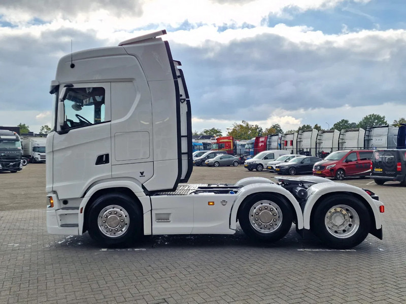 Scania 770S V8 NGS Highline 6x2/4 - New - Old dashboard - Full spec - Retarder - Night clima - Led - Leather - Navi - Tractor unit: picture 4 Scania 770S V8 NGS Highline 6x2/4 - New - Old dashboard - Full spec - Retarder - Night clima - Led - Leather - Navi - Tractor unit: picture 4