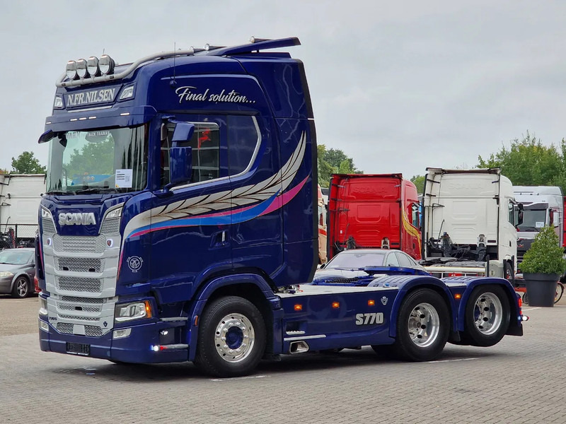 Scania 770S V8 NGS Highline 6x2 - Show truck - Special paint - Custom interior - Retarder - Full air - Night clima - Tractor unit: picture 3 Scania 770S V8 NGS Highline 6x2 - Show truck - Special paint - Custom interior - Retarder - Full air - Night clima - Tractor unit: picture 3