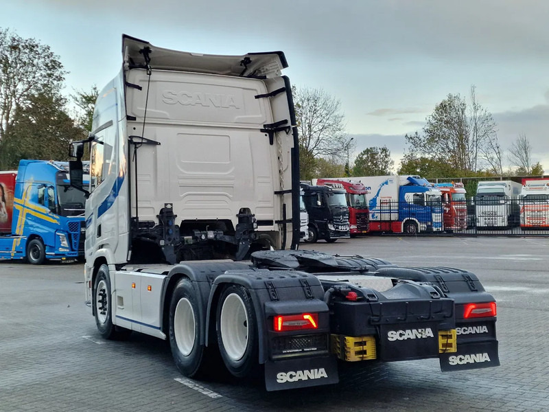 Scania R560 Highline 6x2 - BUFFL - Retarder - Full air - 3.15 WB - Leather - Tractor unit: picture 5 Scania R560 Highline 6x2 - BUFFL - Retarder - Full air - 3.15 WB - Leather - Tractor unit: picture 5