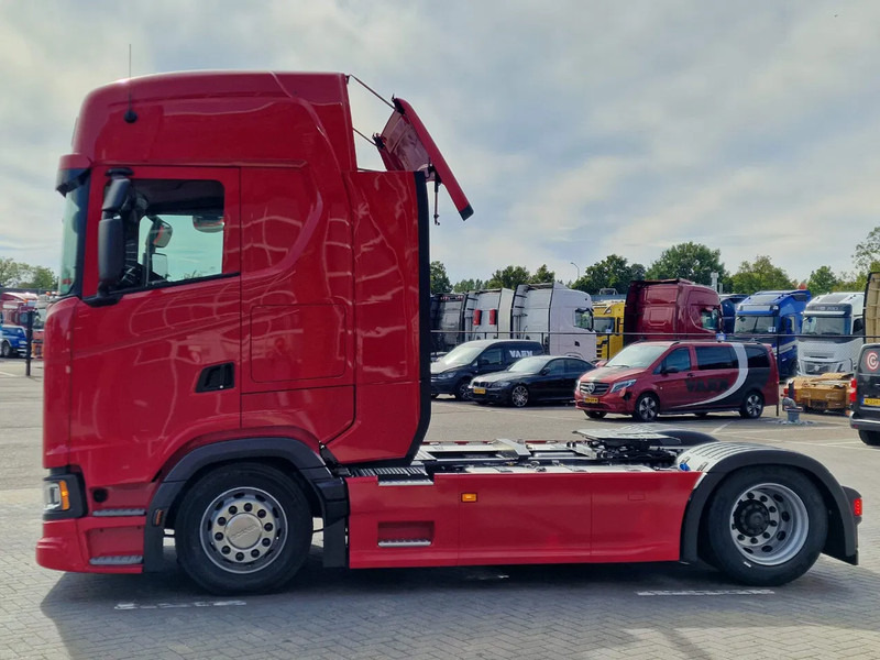 Scania S460 Highline 4x2 - Lowdeck - New - Retarder - Night clima - 2x tank - Led - Full spoiler - Tractor unit: picture 4 Scania S460 Highline 4x2 - Lowdeck - New - Retarder - Night clima - 2x tank - Led - Full spoiler - Tractor unit: picture 4