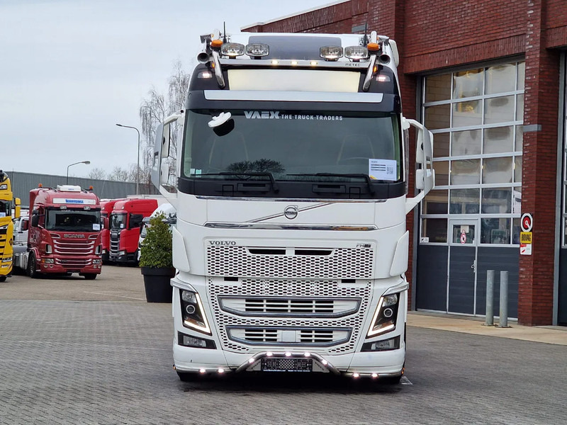 Volvo FH 16.750 Globetrotter XL 4x2 - Retarder - I parkcool - Full air - 2x tank - Full spec - Tractor unit: picture 3 Volvo FH 16.750 Globetrotter XL 4x2 - Retarder - I parkcool - Full air - 2x tank - Full spec - Tractor unit: picture 3