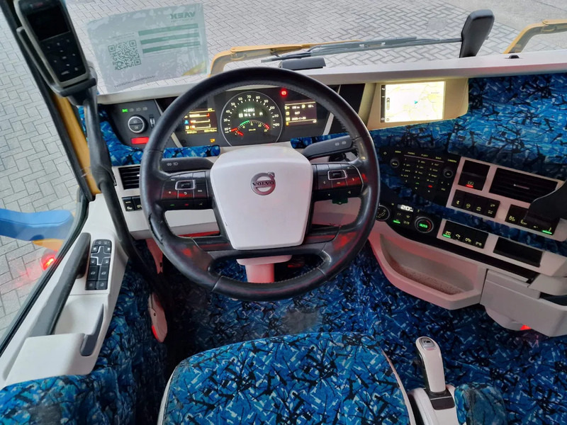 Tipper Volvo FH 13.540 Globetrotter 6x2 - 3 way tipper - Full air - I parkcool - Custom interior: picture 13 Tipper Volvo FH 13.540 Globetrotter 6x2 - 3 way tipper - Full air - I parkcool - Custom interior: picture 13