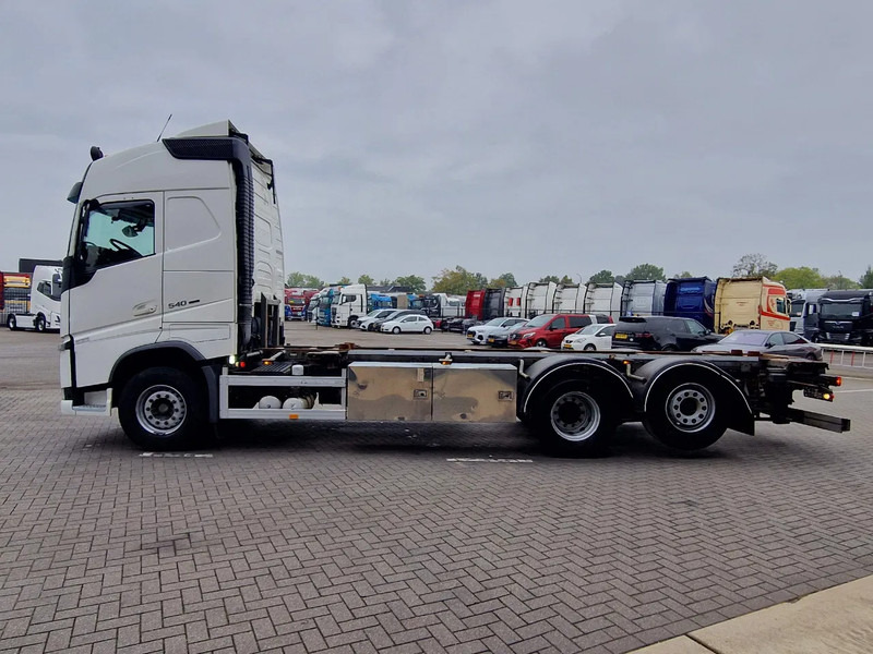 Volvo FH 13.540 Globetrotter 6x2 - BDF - Retarder - 4.90 WB - Full air - Leather - Container transporter/ Swap body truck: picture 4 Volvo FH 13.540 Globetrotter 6x2 - BDF - Retarder - 4.90 WB - Full air - Leather - Container transporter/ Swap body truck: picture 4