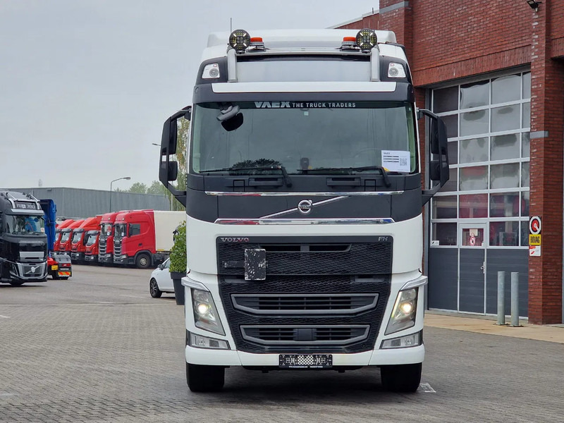 Volvo FH 13.540 Globetrotter 6x2 - BDF - Retarder - 4.90 WB - Full air - Leather - Container transporter/ Swap body truck: picture 2 Volvo FH 13.540 Globetrotter 6x2 - BDF - Retarder - 4.90 WB - Full air - Leather - Container transporter/ Swap body truck: picture 2