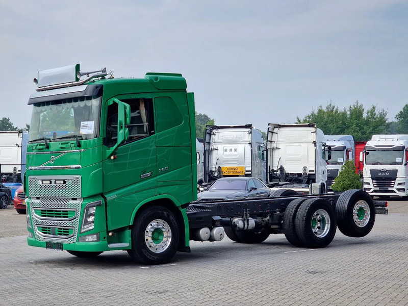 Volvo FH 16.750 Lowroof 6x2*4 - Chassis - 4.30 WB - Steering axle - Retarder - Custom interior - Cab chassis truck: picture 3 Volvo FH 16.750 Lowroof 6x2*4 - Chassis - 4.30 WB - Steering axle - Retarder - Custom interior - Cab chassis truck: picture 3