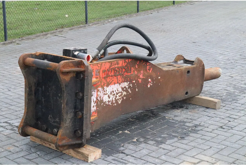 Promove XP2400 | S70 | 24 TO 35 TON | HYDRAULIC BREAKER - Attachment for Construction machinery: picture 3 Promove XP2400 | S70 | 24 TO 35 TON | HYDRAULIC BREAKER - Attachment for Construction machinery: picture 3