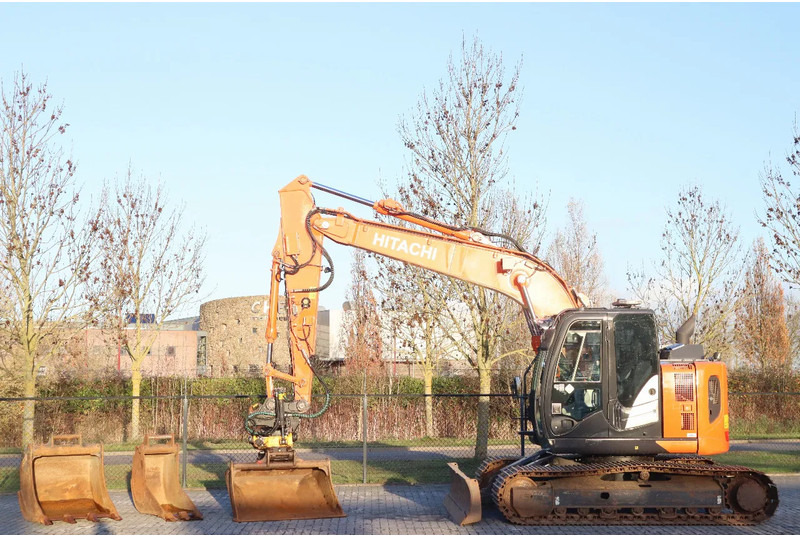 Hitachi ZX135 US-6 | ROTOTILT | DOZERBLADE | 2D GPS | 3X BUCKET - Crawler excavator: picture 1 Hitachi ZX135 US-6 | ROTOTILT | DOZERBLADE | 2D GPS | 3X BUCKET - Crawler excavator: picture 1