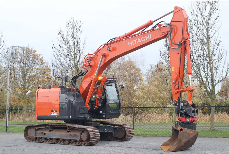 Hitachi ZX225 USRLC-6 | ROTOTILT | 3X BUCKET | TOPCON 3D MC GPS - Crawler excavator: picture 5 Hitachi ZX225 USRLC-6 | ROTOTILT | 3X BUCKET | TOPCON 3D MC GPS - Crawler excavator: picture 5