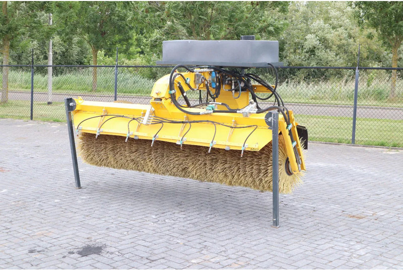 STARK RSW 3000 S | SWEEPER | BRUSH | KEHRMASCHINE | WATER SPRAY - Broom: picture 1 STARK RSW 3000 S | SWEEPER | BRUSH | KEHRMASCHINE | WATER SPRAY - Broom: picture 1