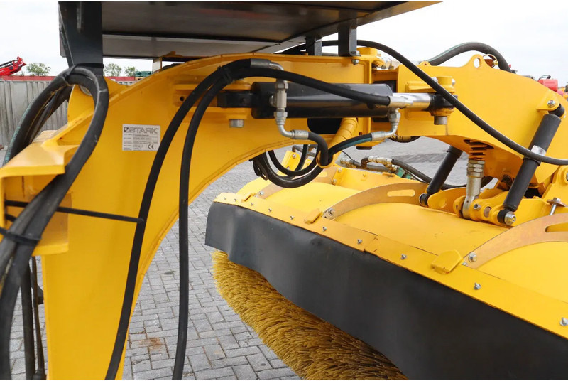 STARK RSW 3000 S | SWEEPER | BRUSH | KEHRMASCHINE | WATER SPRAY - Broom: picture 5 STARK RSW 3000 S | SWEEPER | BRUSH | KEHRMASCHINE | WATER SPRAY - Broom: picture 5