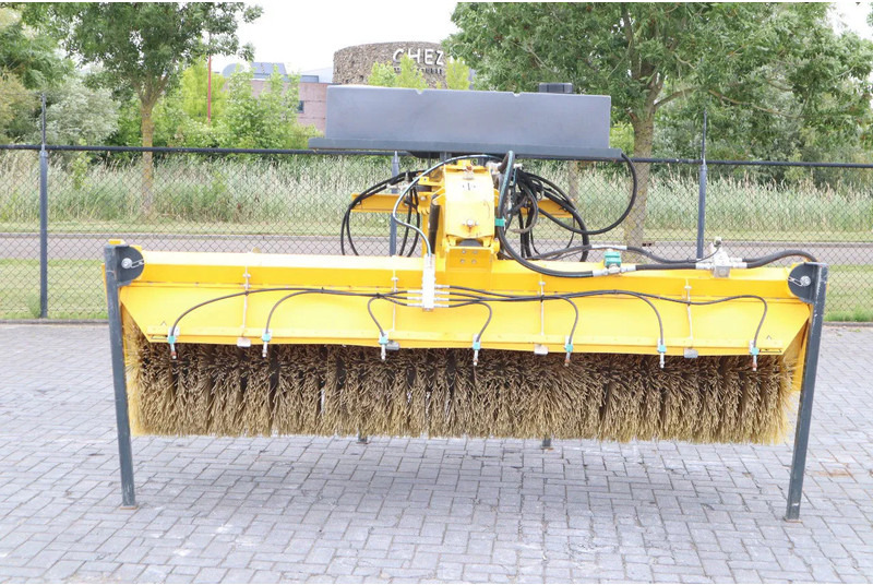 STARK RSW 3000 S | SWEEPER | BRUSH | KEHRMASCHINE | WATER SPRAY - Broom: picture 2 STARK RSW 3000 S | SWEEPER | BRUSH | KEHRMASCHINE | WATER SPRAY - Broom: picture 2