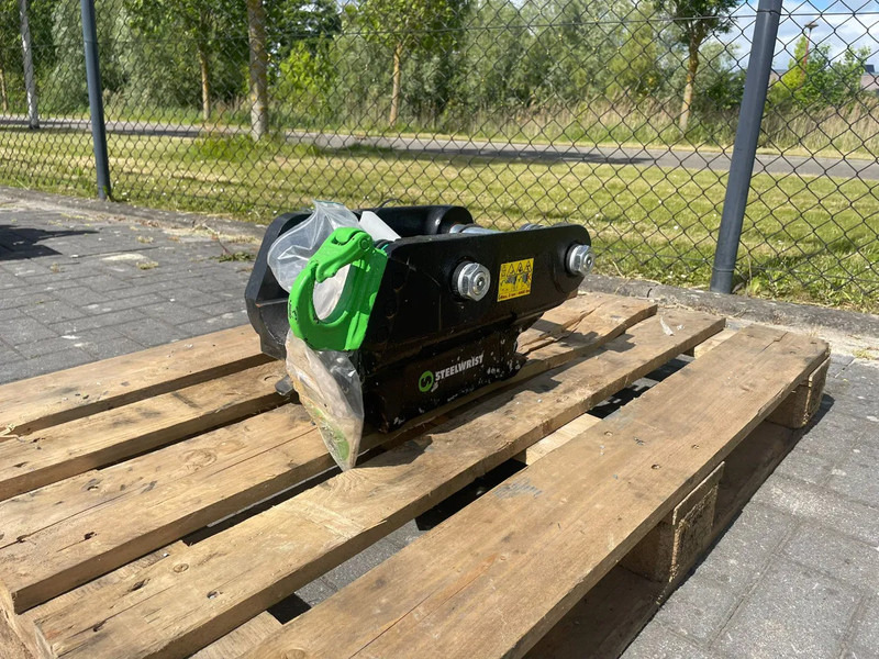STEELWRIST QC S40 FPL | QUICK COUPLER | 2 - 6 TON | NEW / UNUSED - Demolition shears for Construction machinery: picture 1 STEELWRIST QC S40 FPL | QUICK COUPLER | 2 - 6 TON | NEW / UNUSED - Demolition shears for Construction machinery: picture 1