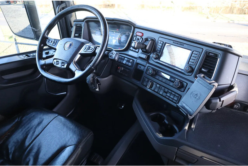 Tipper Scania R580 V8 NGS | 8X4 | BIG AXLES | RETARDER | EURO 6: picture 17 Tipper Scania R580 V8 NGS | 8X4 | BIG AXLES | RETARDER | EURO 6: picture 17