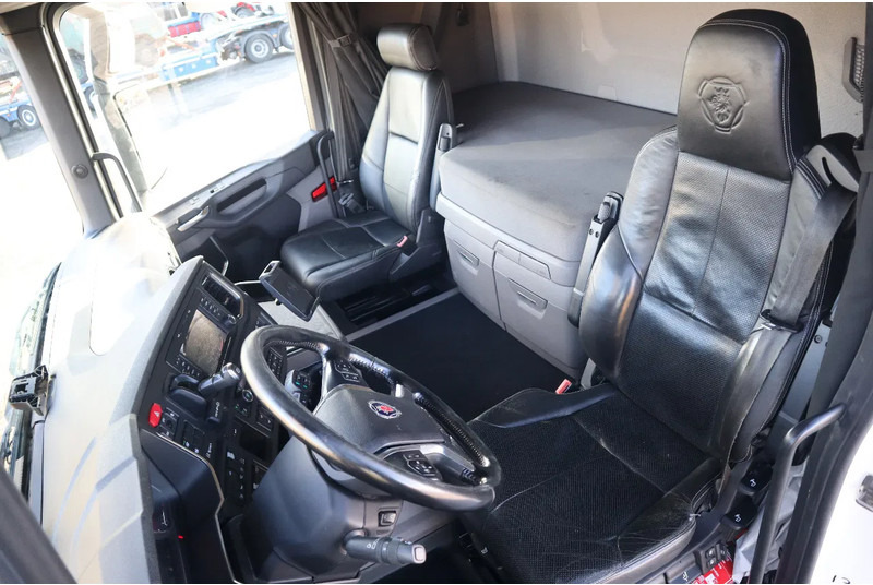 Tipper Scania R580 V8 NGS | 8X4 | BIG AXLES | RETARDER | EURO 6: picture 15 Tipper Scania R580 V8 NGS | 8X4 | BIG AXLES | RETARDER | EURO 6: picture 15