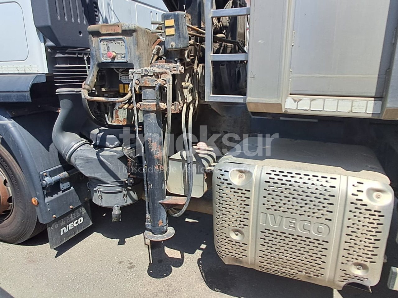 Lease a IVECO AT260SY/PS 360CV ejes 6x2*4 IVECO AT260SY/PS 360CV ejes 6x2*4: picture 9