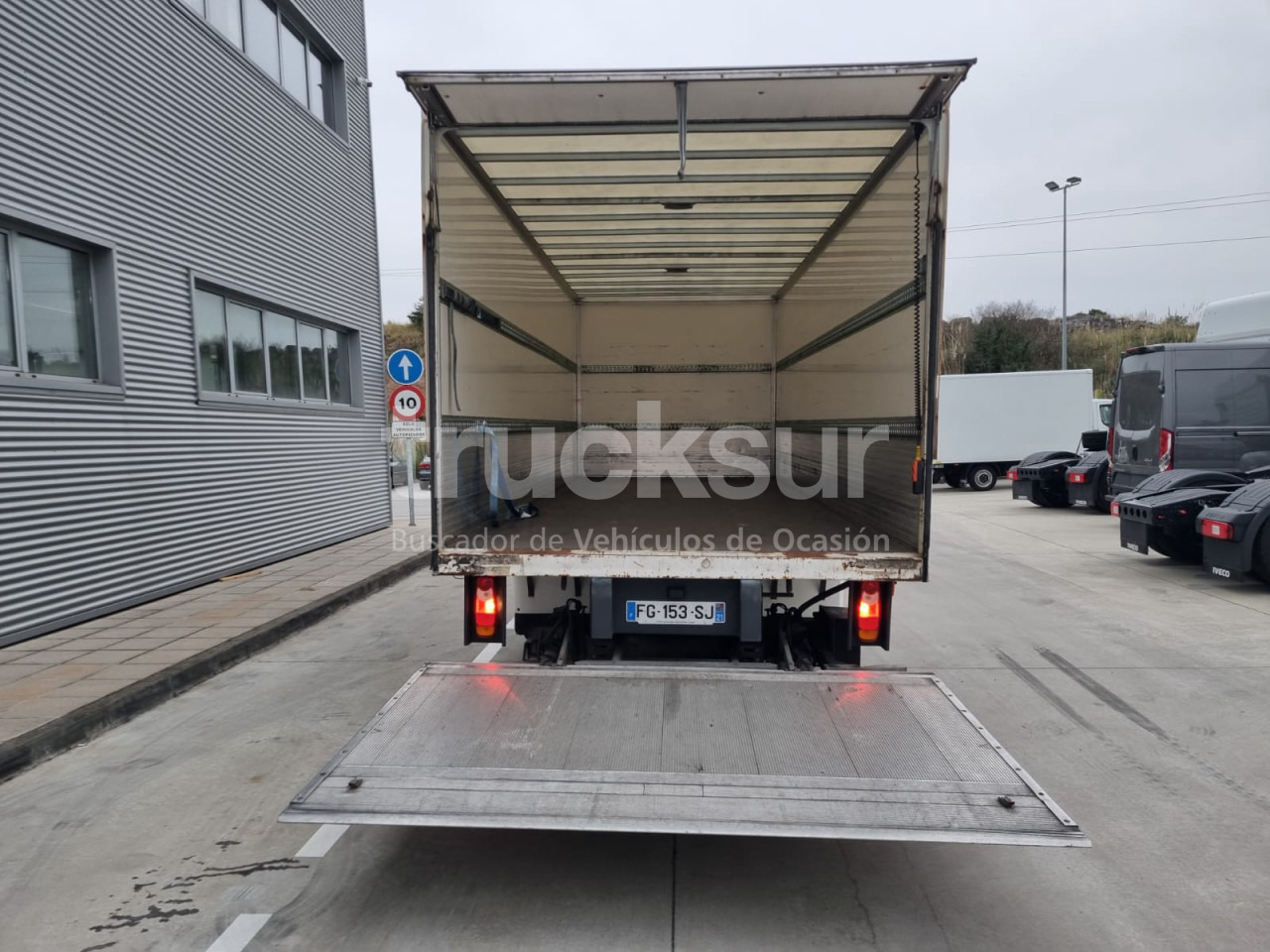 Box truck RENAULT D14.240: picture 6