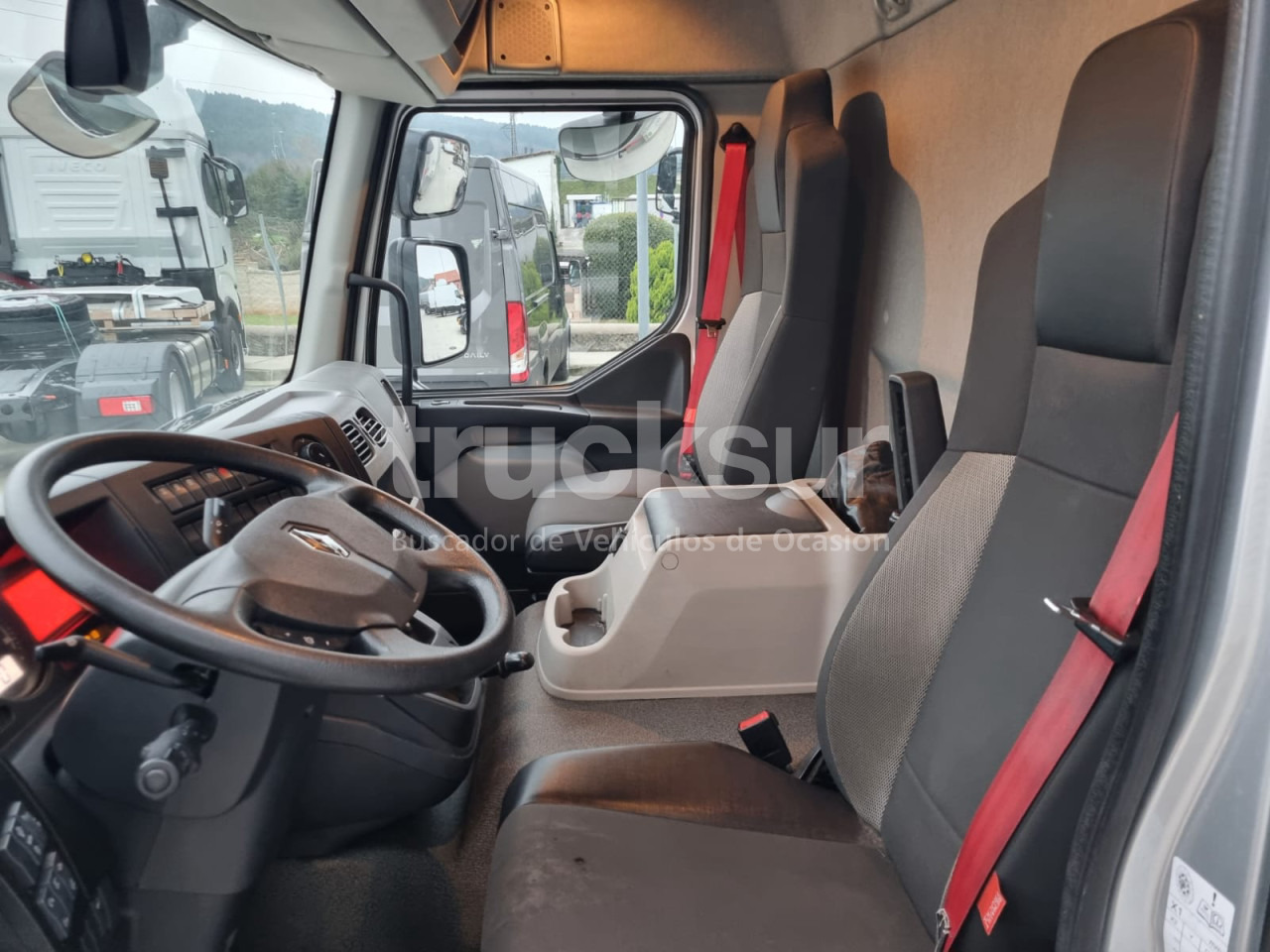 Interior photo 2: Box truck RENAULT D14.240