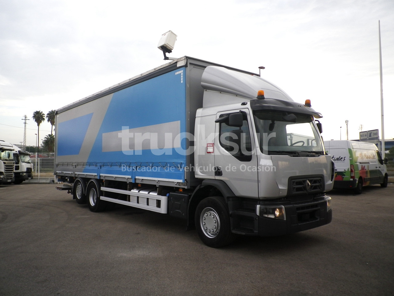 RENAULT D320.26 ejes 6x2*4 - Curtainsider truck: picture 2 RENAULT D320.26 ejes 6x2*4 - Curtainsider truck: picture 2