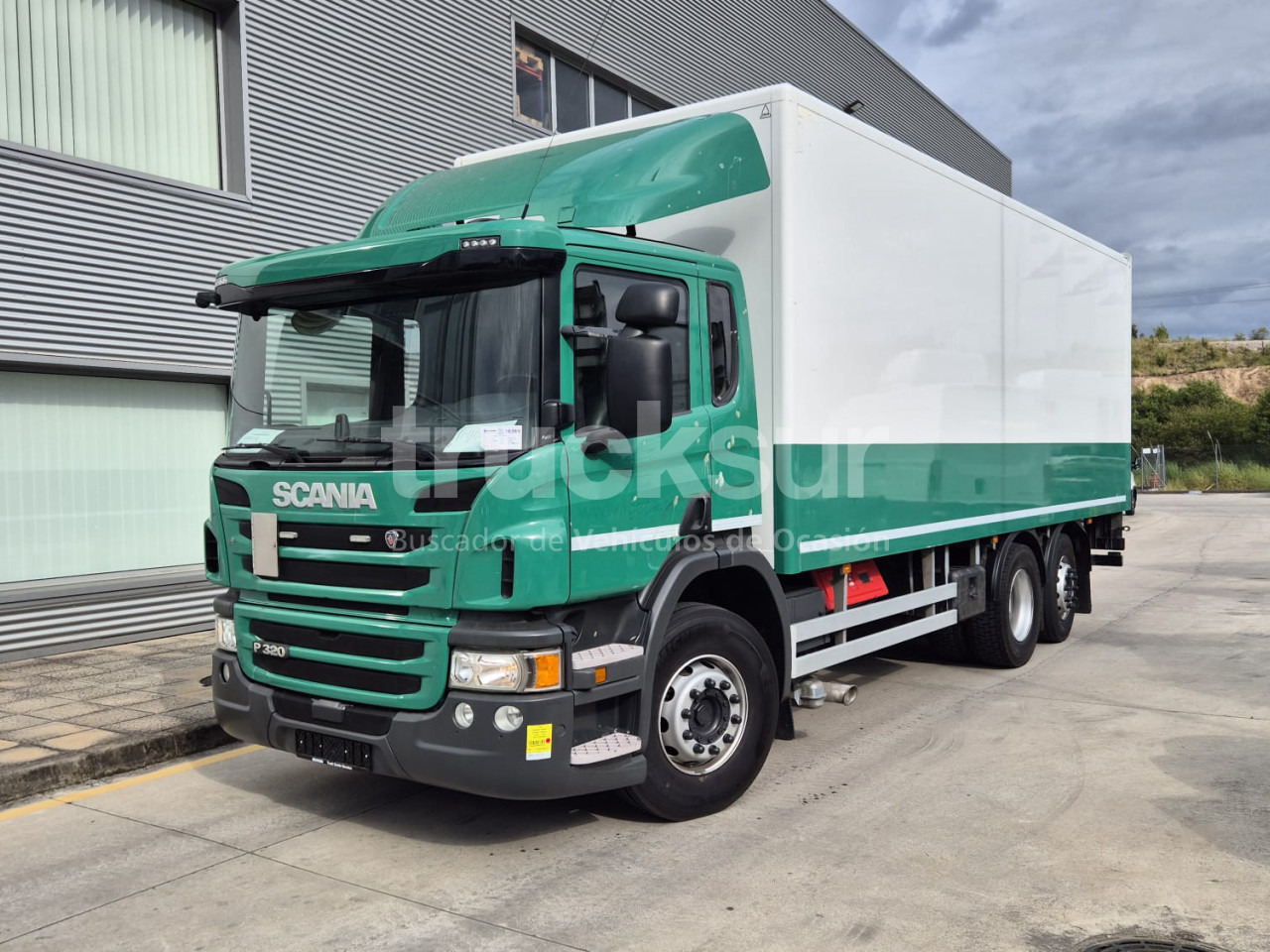SCANIA P320.26 ejes 6x2*4 - Box truck: picture 1 SCANIA P320.26 ejes 6x2*4 - Box truck: picture 1