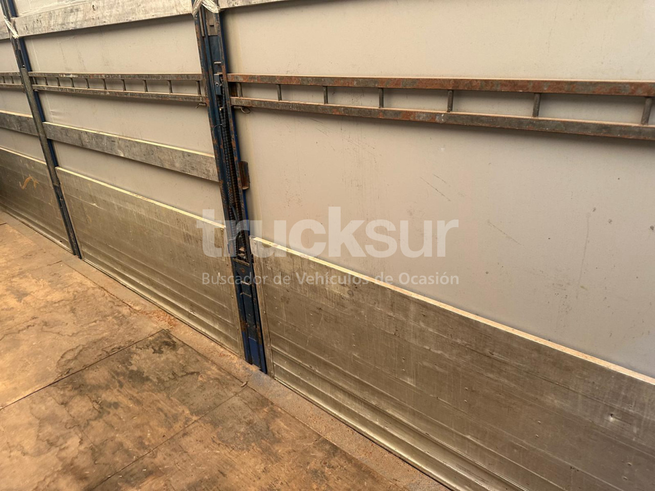 SCANIA SEMITAULINER AUTOPORTANTE - Curtainside swap body: picture 4 SCANIA SEMITAULINER AUTOPORTANTE - Curtainside swap body: picture 4