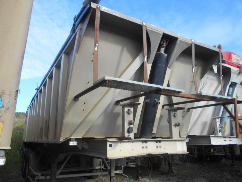 Benalu  - Tipper semi-trailer: picture 2 Benalu  - Tipper semi-trailer: picture 2