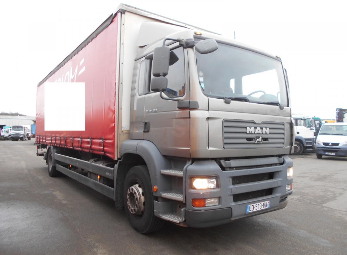 MAN TGA 18.320 - Curtainsider truck: picture 2 MAN TGA 18.320 - Curtainsider truck: picture 2