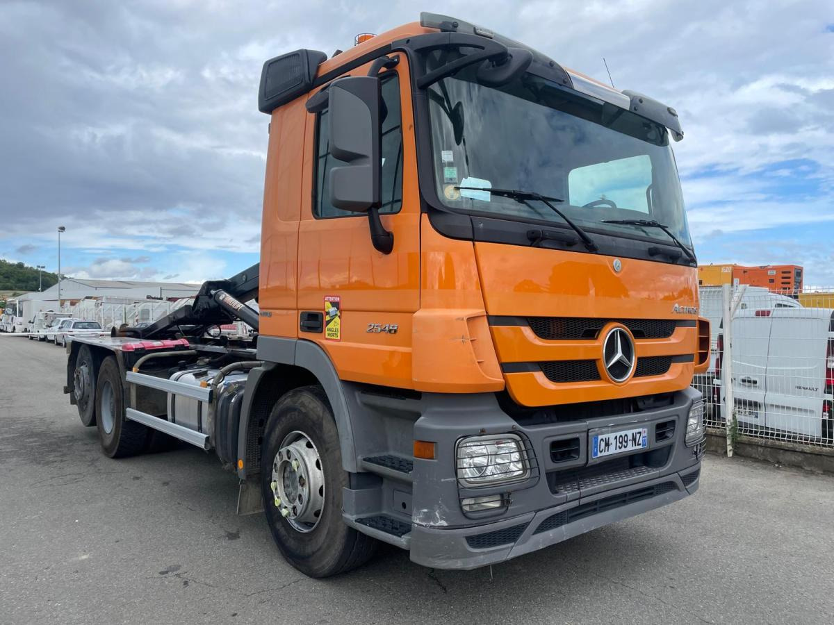 Mercedes Actros 2548 - Hook lift truck: picture 1 Mercedes Actros 2548 - Hook lift truck: picture 1