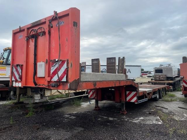 Trax - Low loader semi-trailer: picture 1 Trax - Low loader semi-trailer: picture 1