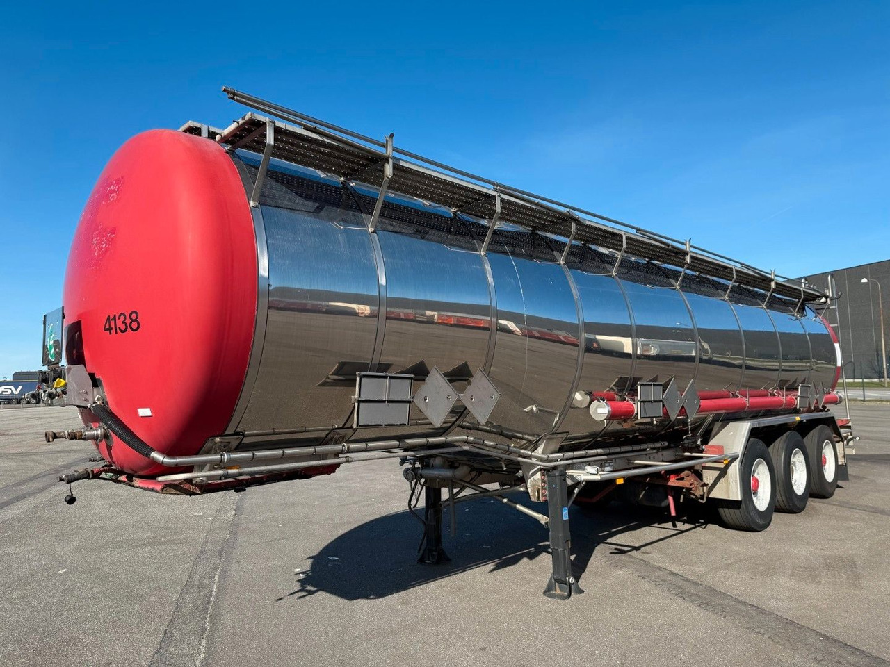 Burg 3 axle 3 compartments 32.200 L ADR - Tank semi-trailer: picture 1 Burg 3 axle 3 compartments 32.200 L ADR - Tank semi-trailer: picture 1