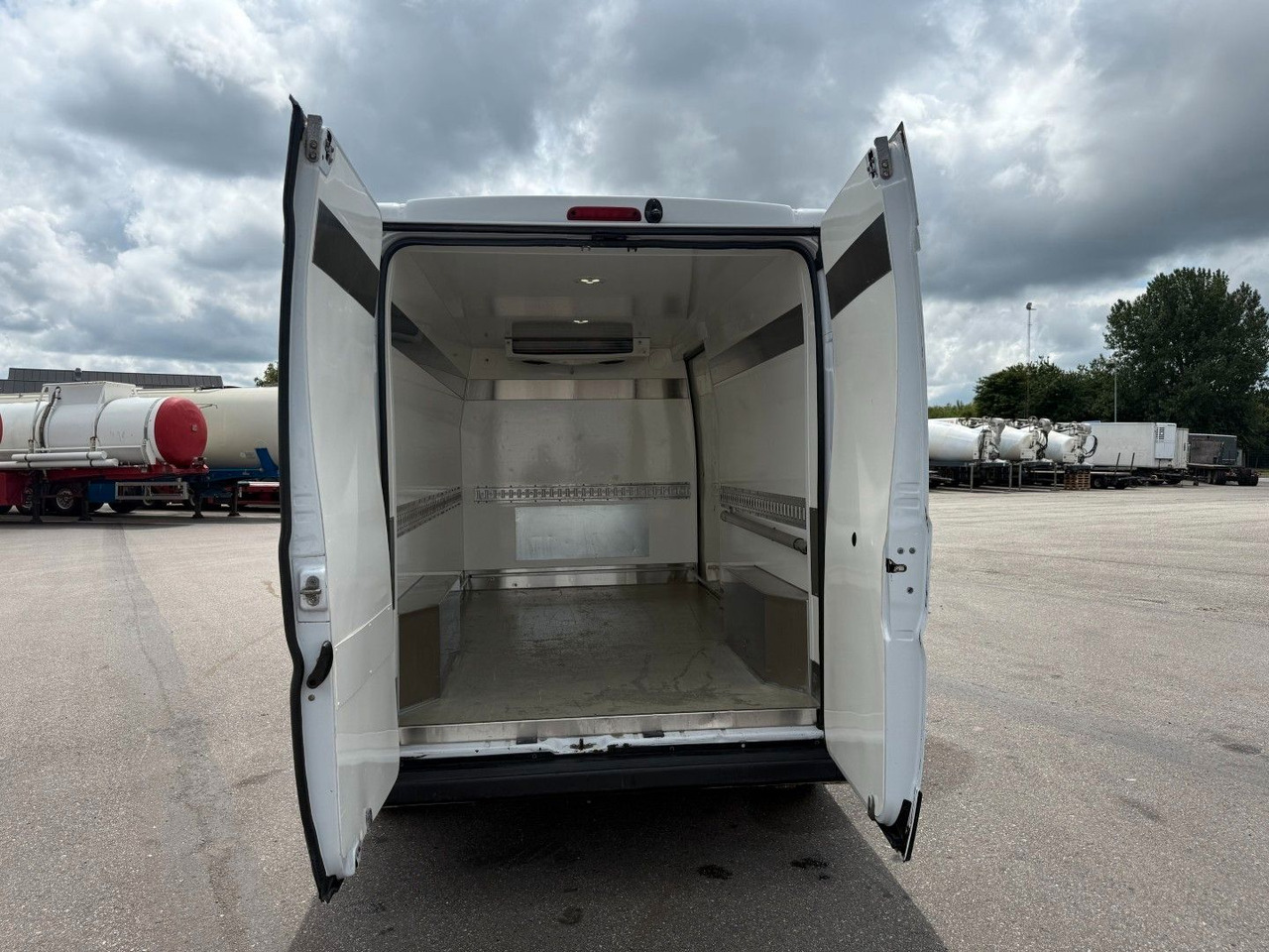 Fiat Ducato 2.3 MJT 150 Waeco Frigo (Engine Damage) - Refrigerated van: picture 5 Fiat Ducato 2.3 MJT 150 Waeco Frigo (Engine Damage) - Refrigerated van: picture 5
