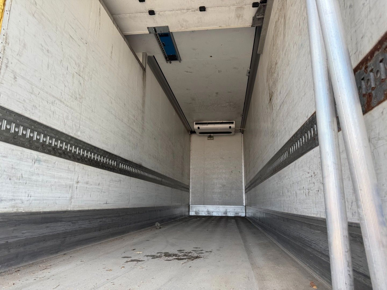 Refrigerator truck Iveco 180E32 Schmitz / Thermo King T-1200R Spectrum Iveco 180E32 Schmitz / Thermo King T-1200R Spectrum: picture 12 Refrigerator truck Iveco 180E32 Schmitz / Thermo King T-1200R Spectrum Iveco 180E32 Schmitz / Thermo King T-1200R Spectrum: picture 12