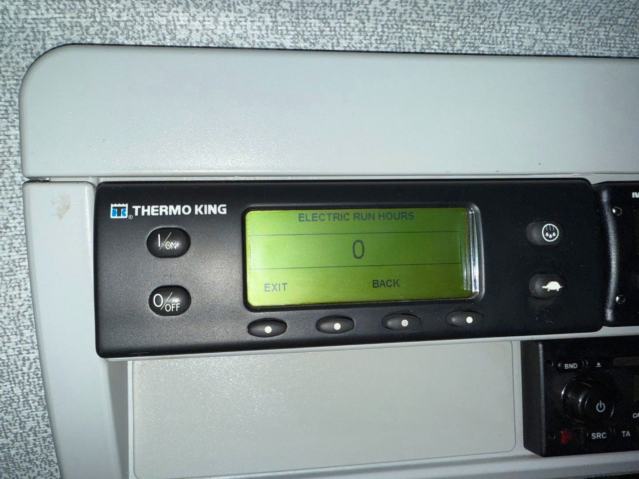 Refrigerator truck Iveco 180E32 Schmitz / Thermo King T-1200R Spectrum Iveco 180E32 Schmitz / Thermo King T-1200R Spectrum: picture 22 Refrigerator truck Iveco 180E32 Schmitz / Thermo King T-1200R Spectrum Iveco 180E32 Schmitz / Thermo King T-1200R Spectrum: picture 22