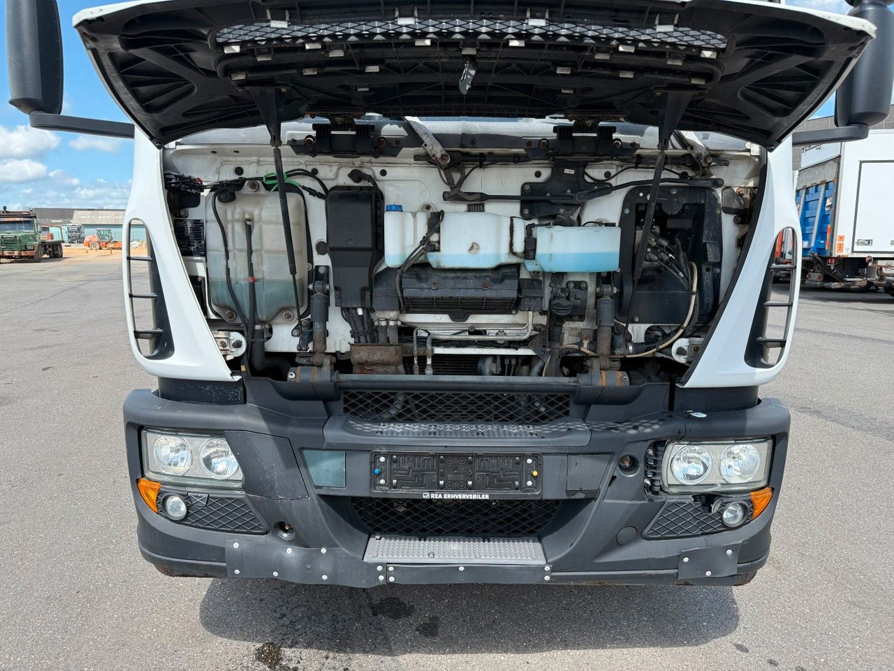 Refrigerator truck Iveco 180E32 Schmitz / Thermo King T-1200R Spectrum Iveco 180E32 Schmitz / Thermo King T-1200R Spectrum: picture 10 Refrigerator truck Iveco 180E32 Schmitz / Thermo King T-1200R Spectrum Iveco 180E32 Schmitz / Thermo King T-1200R Spectrum: picture 10