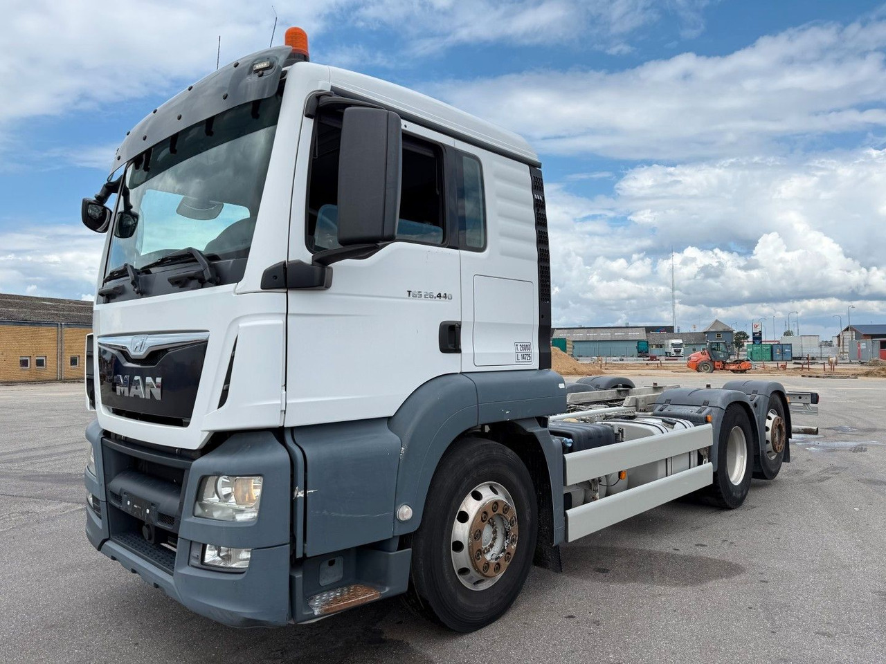 MAN TGS 26.440 6x2*4 Euro 6 ADR Chassis - Cab chassis truck: picture 1 MAN TGS 26.440 6x2*4 Euro 6 ADR Chassis - Cab chassis truck: picture 1