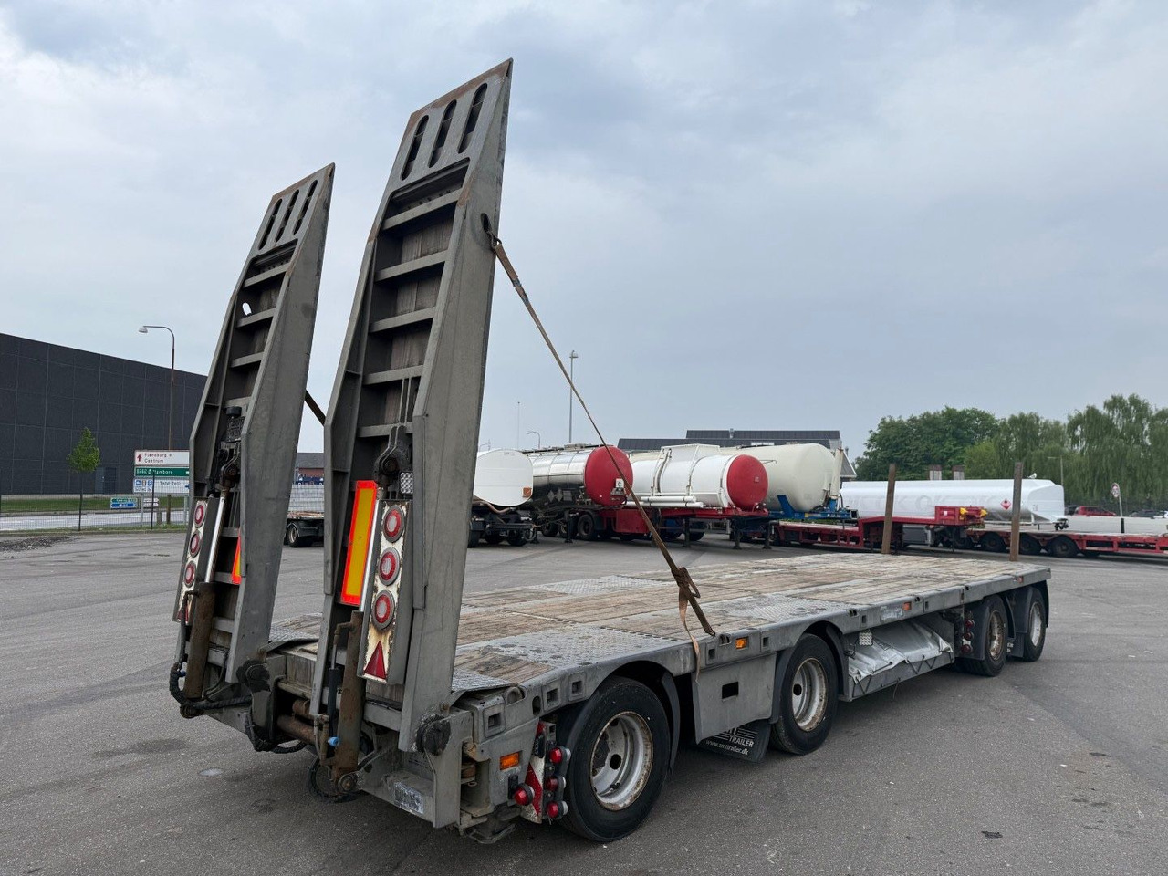 MTDK 4 Achsen 30 t. Maschinen Hydr. rampen - Low loader trailer: picture 3 MTDK 4 Achsen 30 t. Maschinen Hydr. rampen - Low loader trailer: picture 3