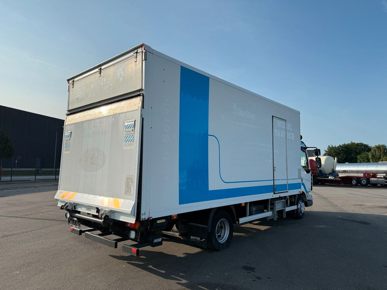 Renault Midlum 220 DXI 4x2 6.0 Box / Koffer - Box truck: picture 3 Renault Midlum 220 DXI 4x2 6.0 Box / Koffer - Box truck: picture 3