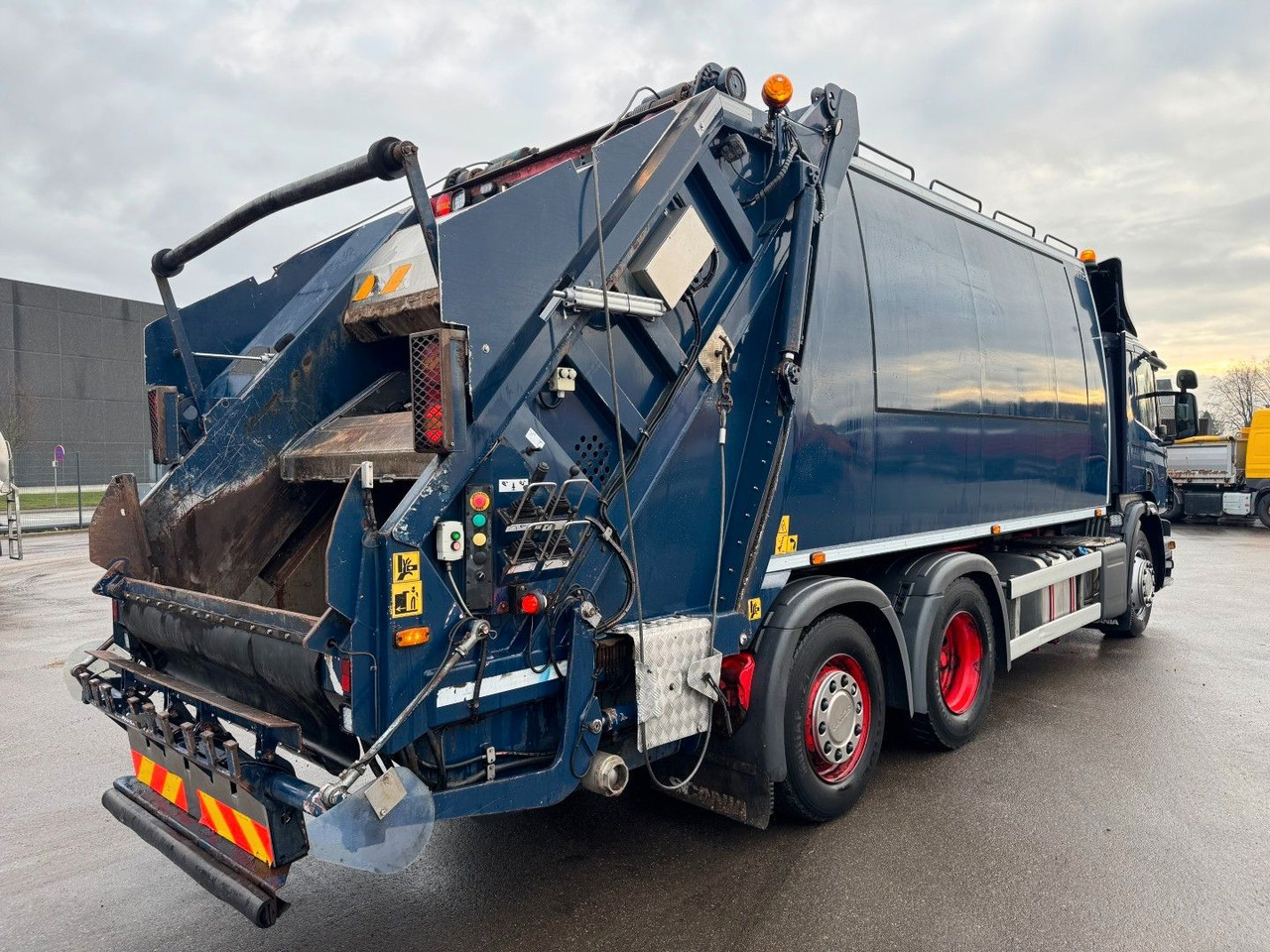 Scania P320 6x2*4 Euro 6 NTM 21 m3 - Garbage truck: picture 3 Scania P320 6x2*4 Euro 6 NTM 21 m3 - Garbage truck: picture 3