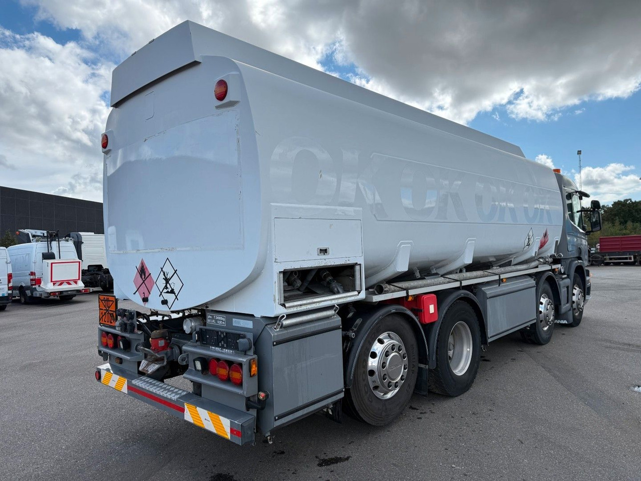 Scania P400 8x2*6 HMK Bilcon 24.000 l. ADR Euro 5 - Tank truck: picture 3 Scania P400 8x2*6 HMK Bilcon 24.000 l. ADR Euro 5 - Tank truck: picture 3