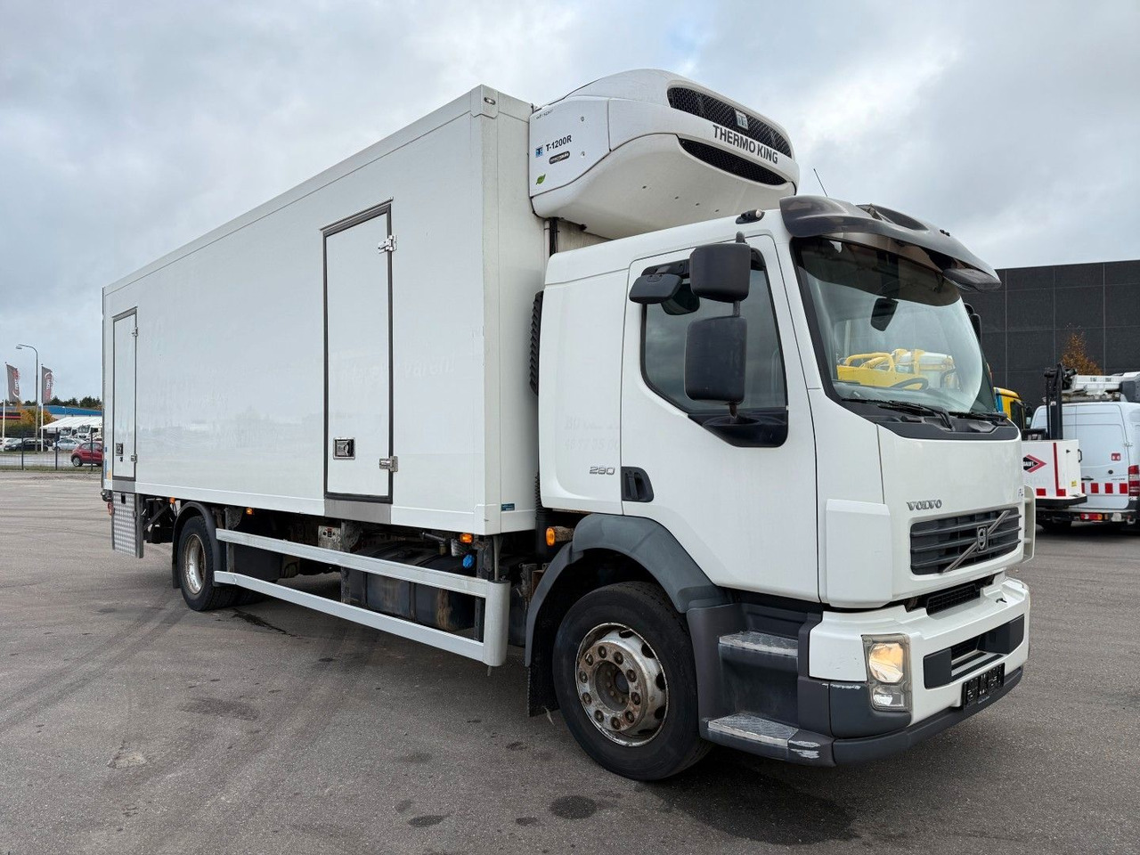 Volvo FL290 4x2 Thermo King T1200-R Euro 5 - Refrigerator truck: picture 2 Volvo FL290 4x2 Thermo King T1200-R Euro 5 - Refrigerator truck: picture 2