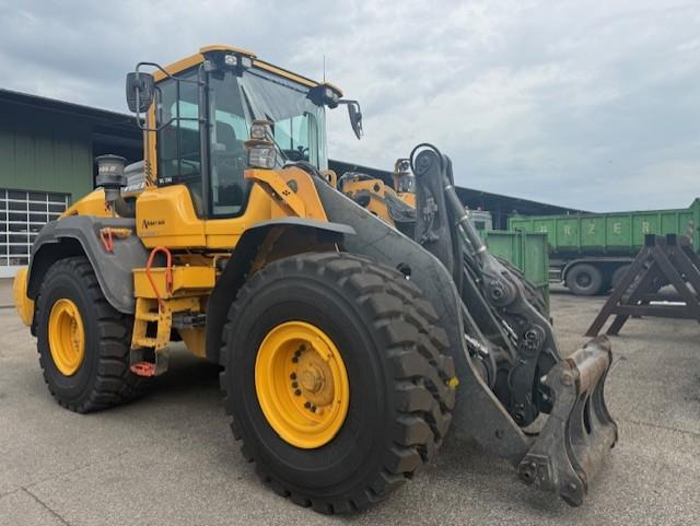 Volvo L110H - Wheel loader: picture 3 Volvo L110H - Wheel loader: picture 3