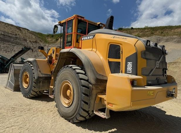 Wheel loader Volvo L180H: picture 1