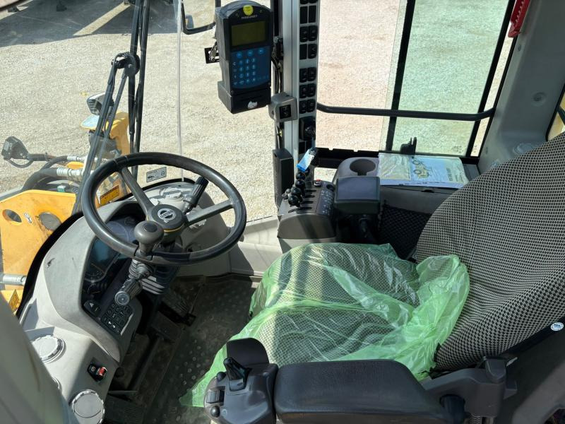 Volvo L90H - Wheel loader: picture 5 Volvo L90H - Wheel loader: picture 5