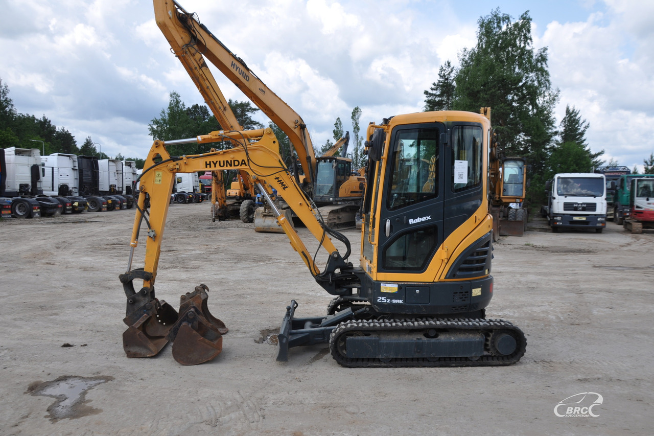 Hyundai R25Z-9AK - Mini excavator: picture 3 Hyundai R25Z-9AK - Mini excavator: picture 3