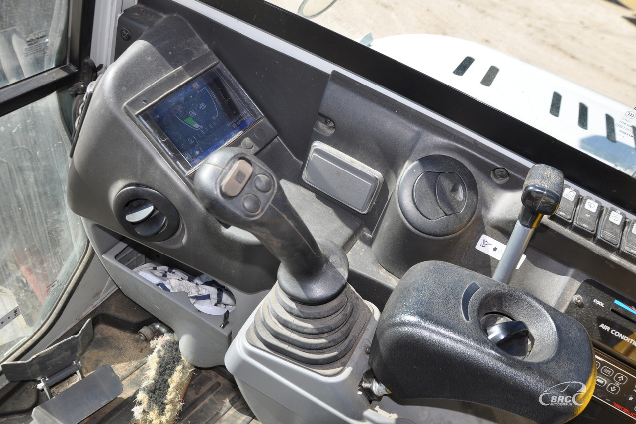 Crawler excavator Takeuchi TB260: picture 9