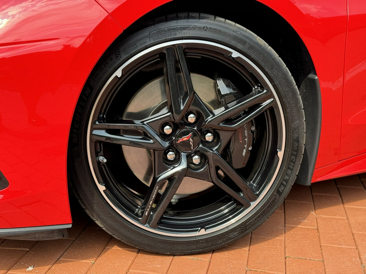 Convertible Chevrolet Corvette: picture 10