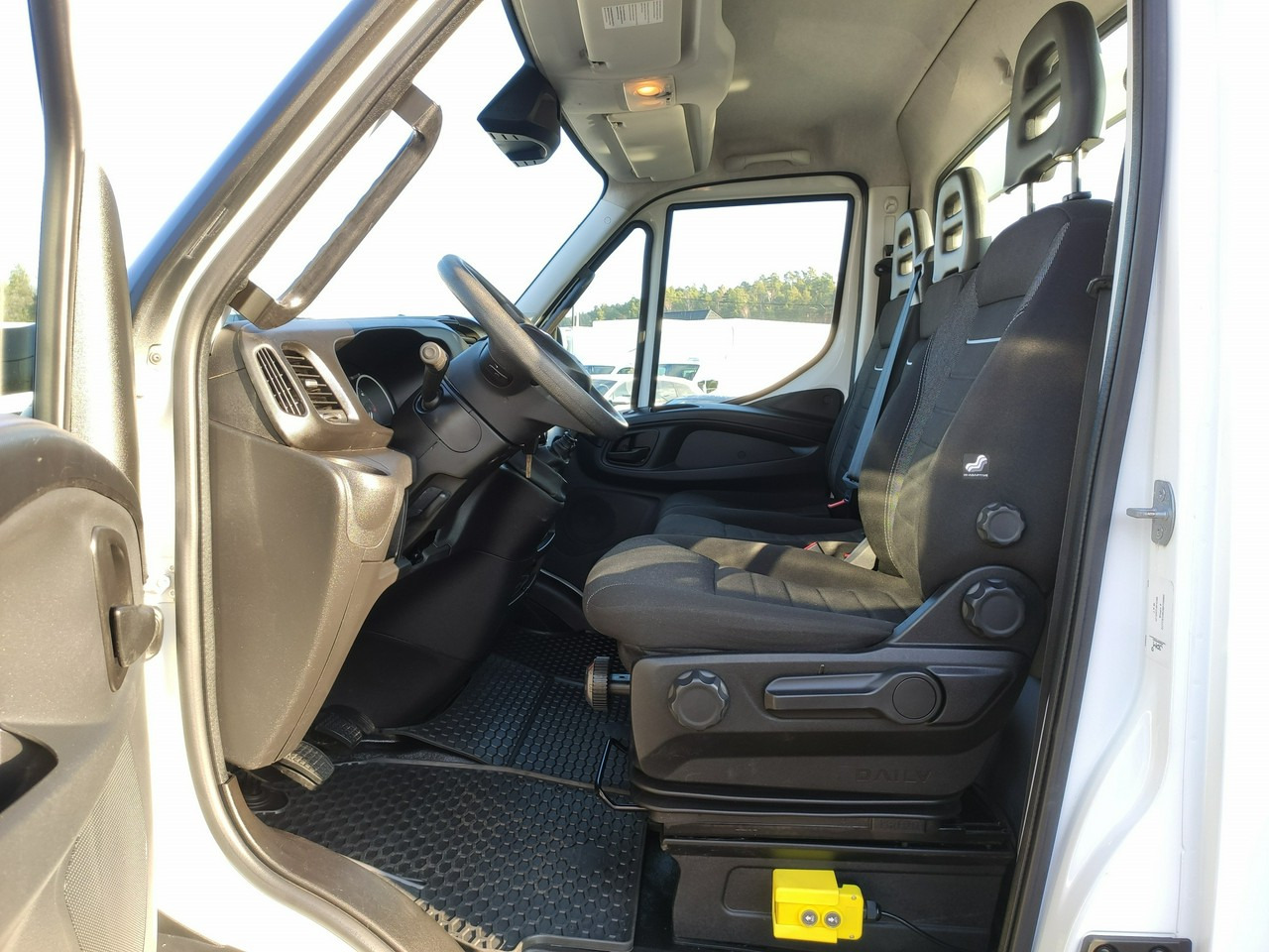 Tipper van Iveco Daily 35C16 V: picture 18
