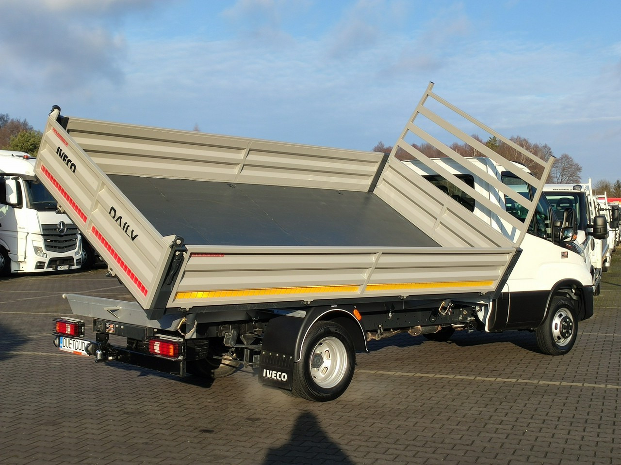 Tipper van Iveco Daily 35C16 V: picture 7