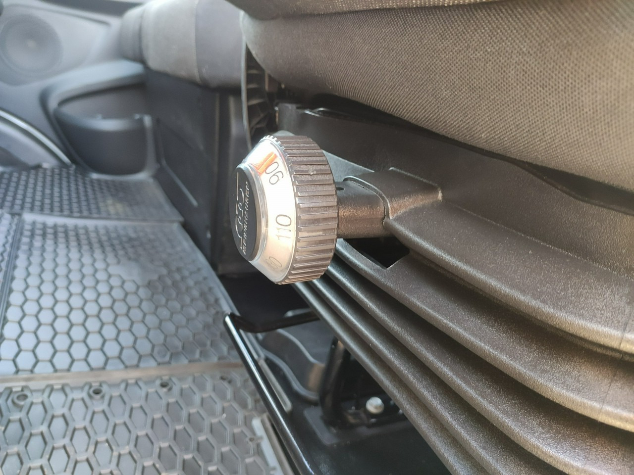 Tipper van Iveco Daily 35C16 V: picture 33