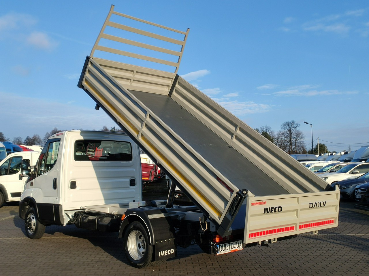 Tipper van Iveco Daily 35C16 V: picture 27