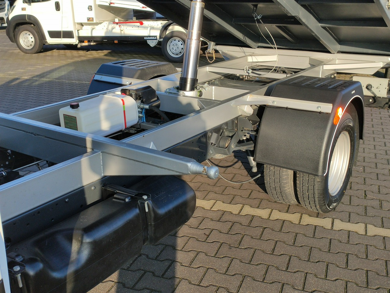 Tipper van Iveco Daily 35C16 V: picture 23